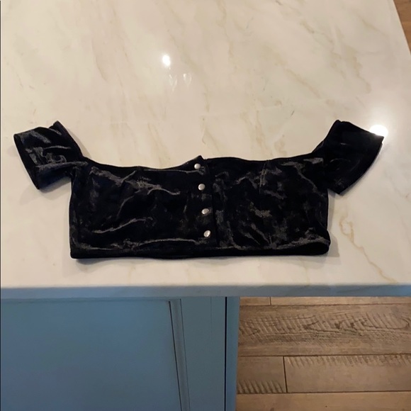 Off the shoulder black crop top - Picture 3 of 3